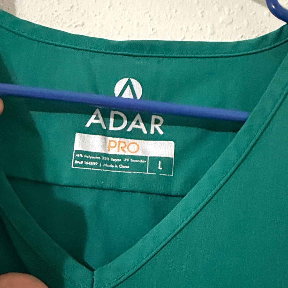 Adar Large Green Scrub Set - Picture 3 of 7